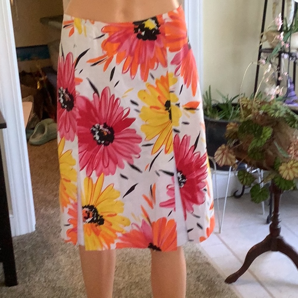 Knee-Length A-Line Skirt in Pink and Red Pleats